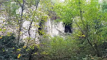 Des couloirs de la carrière s'écoulent maintenant dans la Vallée Perdue.