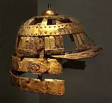 Casque de la période Kofun, fer et cuivre doré. Ve siècle. Province d'Ise. Met.