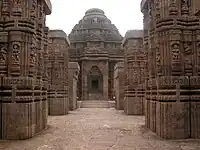Pierre, temple de Sûrya (Konârak), Inde.