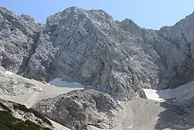 Vue du versant nord-ouest du Kranjska Rinka depuis Ledine.