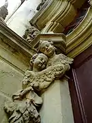 Angelots près du portail