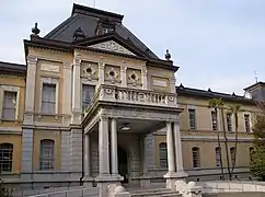 Ancien édifice préfectoral.