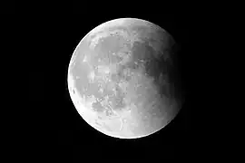 La fin de l'éclipse au-dessus de Concoret] à 0 h 14 UTC le 28 juillet 2018.