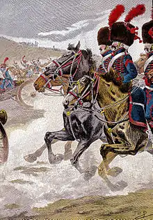 Au premier plan, trois cavaliers de profil au galop, avec au fond des conducteurs d'artillerie se déployant dans un nuage de poussière. Sur les hauteurs, la silhouette de Napoléon se dessine.