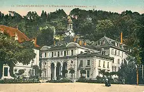 L'établissement thermal et les premiers hôtels de la société thermale au début du XXe siècle.