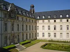 Vue de la cour Louis XIV.