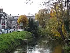 La Bresle au centre d'Eu (vue vers l'aval).