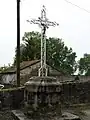 Croix à côté de l'église.