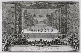 Gravure d'époque représentant une scène, son décor et le public de dos, avec le roi au centre.