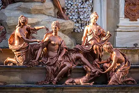 Sculpture-fontaine dans les jardins du palais Royal de La Granja de San Ildefonso