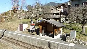 Le quai et l'abri de la gare de La Médettaz.