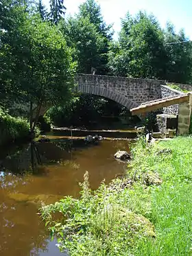 La Mare, pont et lavoir au lieu-dit le Pont.