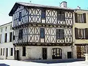 Maison à colombages, à l'angle des rues Jean Duprada et Peysseguin (mai 2009).