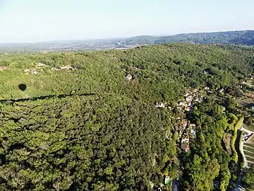 Le coteau à l'est du bourg.