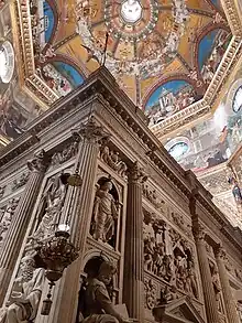 La Santa Casa de Loreto sous la Coupole construite en 1500 par Giuliano da Sangallo peinte à la fin du XIXe siècle par Cesare Maccari