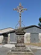 Crucifix dans le village d'Anglas.