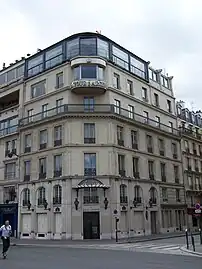 No 15-17 : restaurant La Tour d'Argent.