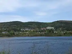 La Tuque centre-ville et rivière Saint-Maurice.