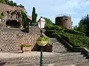 La grotte et le château.