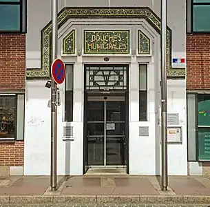 La porte de la mairie de quartier.