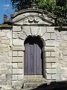 Portail ouest, rue du Moulin.