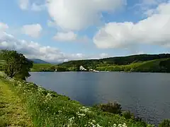 Le côté sud du lac.