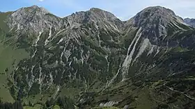 Le Lahnerkopf, le Schänzlespitze et le Schänzlekopf vus du Roßkopf.