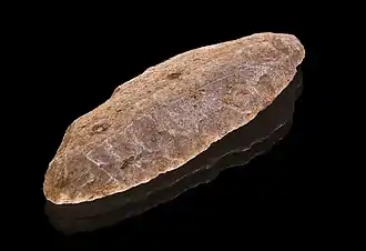 Lame à retouches continues sur deux bords – Paléolithique supérieur - Brassempouy, - Muséum de Toulouse