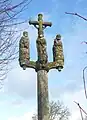 Calvaire de Kerarpont route de Guimiliau XVIe siècle (avec plaque de marbre mission 1893)