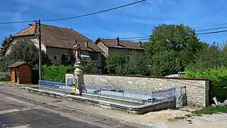 Le lavoir-abreuvoir Saint-Paul.