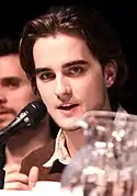 Landon Liboiron interprète Peter Rumancek.
