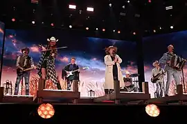 Lasse Stefanz interprétant En Sång Om Sommaren.