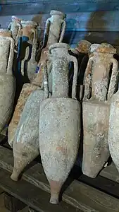 Amphores à vin découvertes dans l'épave de la Ciotat 3 (Bouches-du-Rhône).