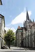 La place au nord de la cathédrale.