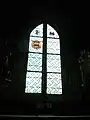 écus peints sur les vitraux de la chapelle. En haut à droite, écu des Le Provost, seigneur de Coatquenven.