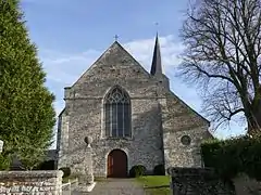 Devant l'église, le mausolée de Malebranche.