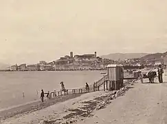 Le Suquet et le bord de mer qui n'est pas encore la Croisette en 1855.