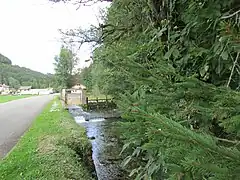 Vestiges d'un moulin au hameau Le Moulin.