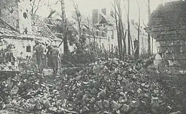 Le château de Hailles en mai 1918, après les bombardements allemands.