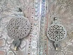 Frappeurs de porte de la mosquée