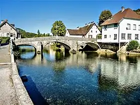 Le pont sur la loue (vue amont).