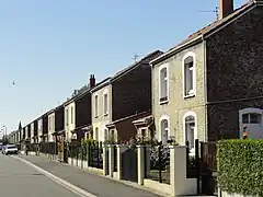 La cité au sud de la fosse.