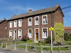 La cité au nord de la fosse.