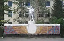 Statue de Lénine à Kotchkor, symbole du soleil levant