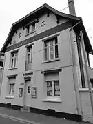 Presbytère inscrit aux MH.