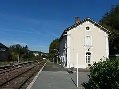 Bâtiment vu de profil avec l'œil de bœuf.