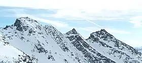 Vue de la pointe Rénod (à gauche) et de ses trois pointes méridionales (à droite).