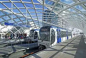 Rames RSG3 de Bombardier à quai à la station La Haye-Central, terminus nord de la ligne E du métro de Rotterdam.