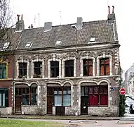 Photographie d'un lot de maison d'un étage.