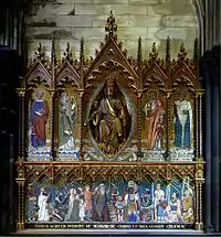 Photographie en couleurs de la mosaïque murale vue de face.